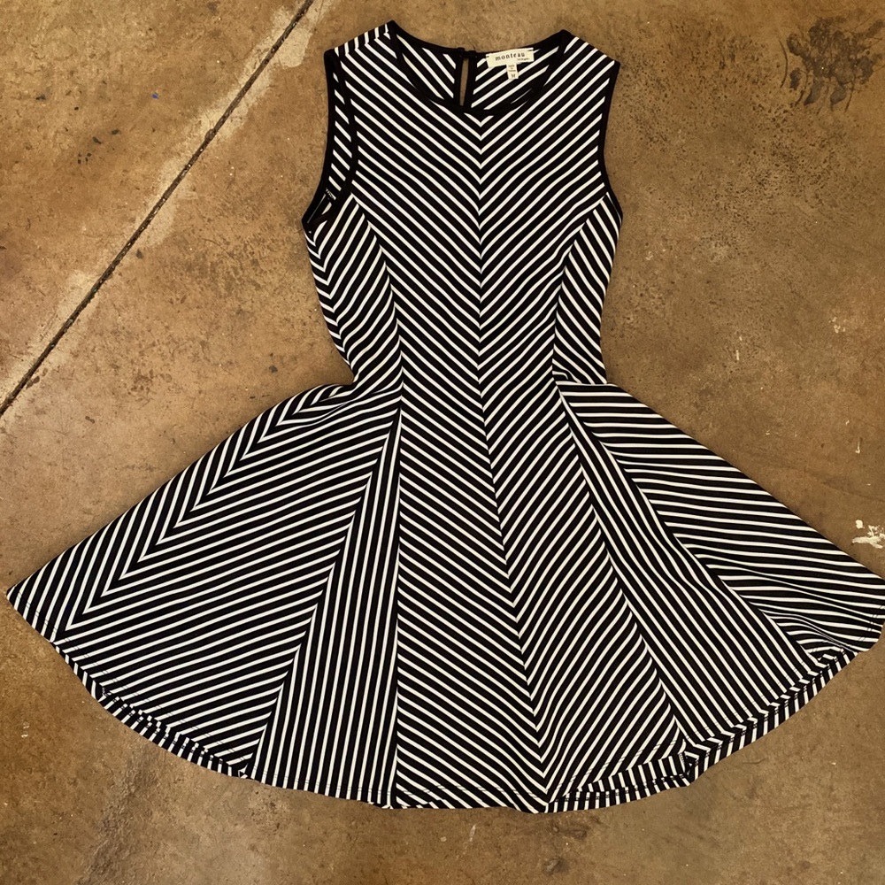 Fitting Sleeveless Formal Striped Dress